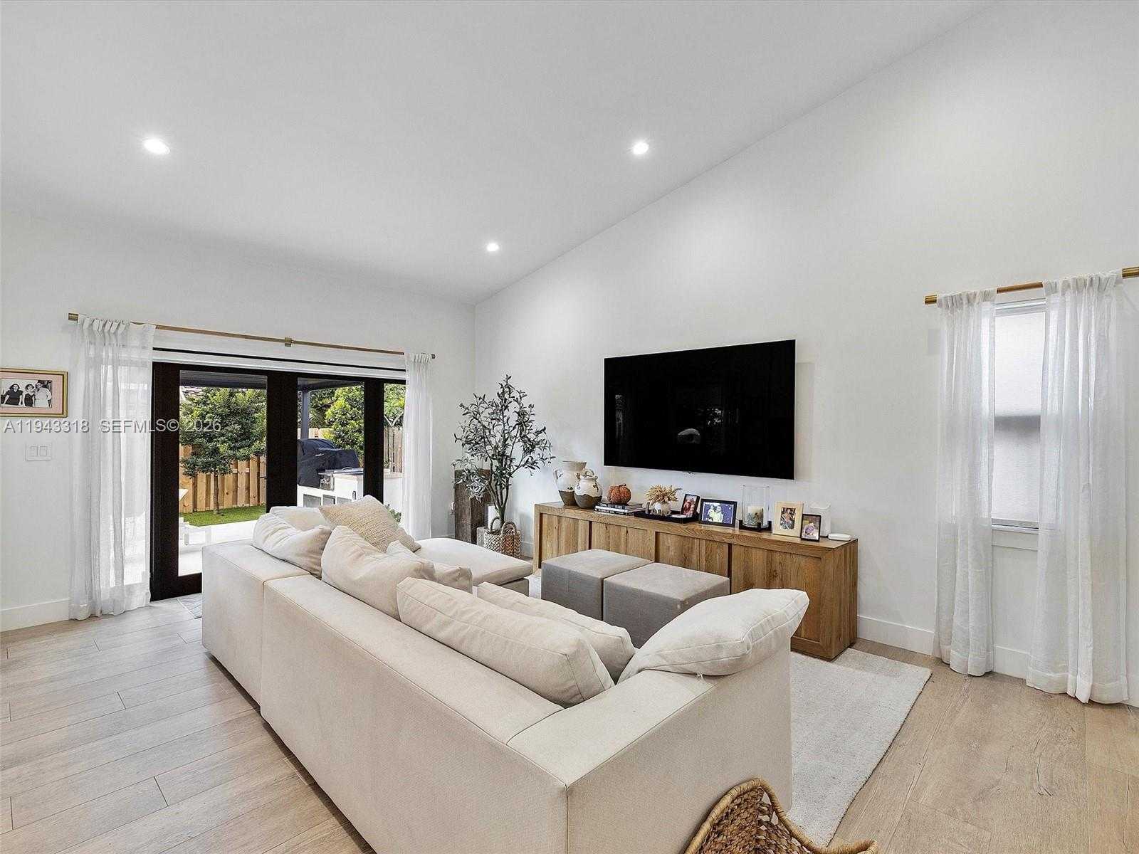 Small Image of 3776 SOUTH WEST 107TH CT, Miami Number 14