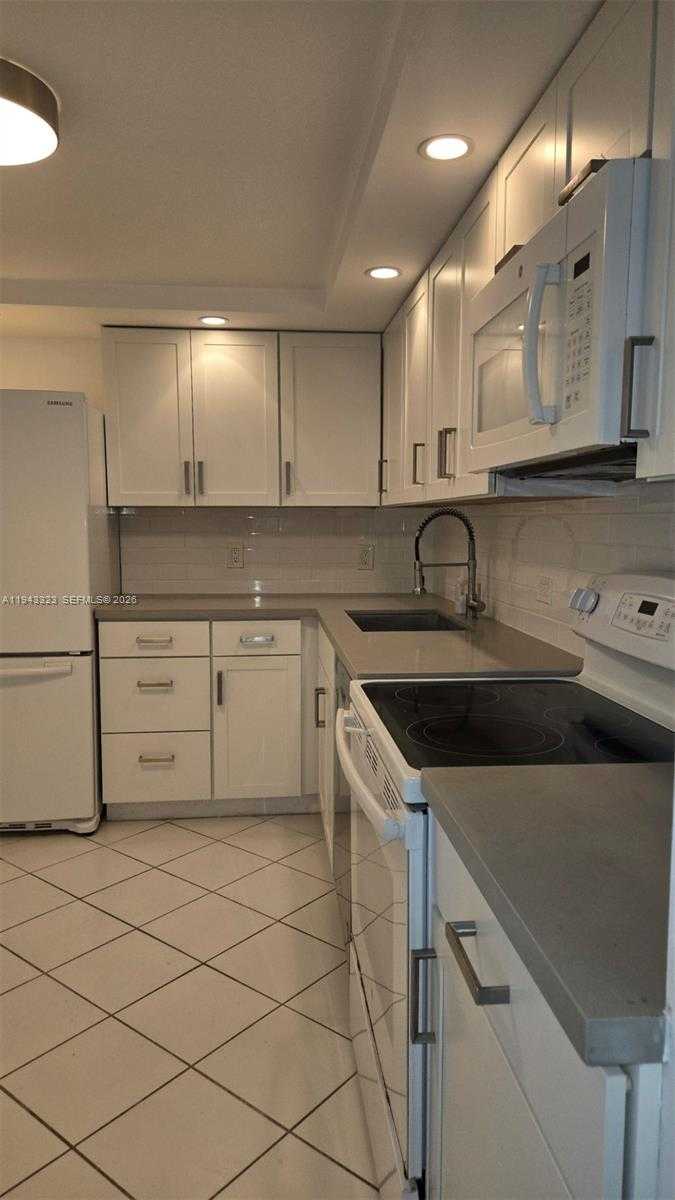 Small Image of 9381 EAST BAY HARBOR DR #404S, Bay Harbor Islands Number 14