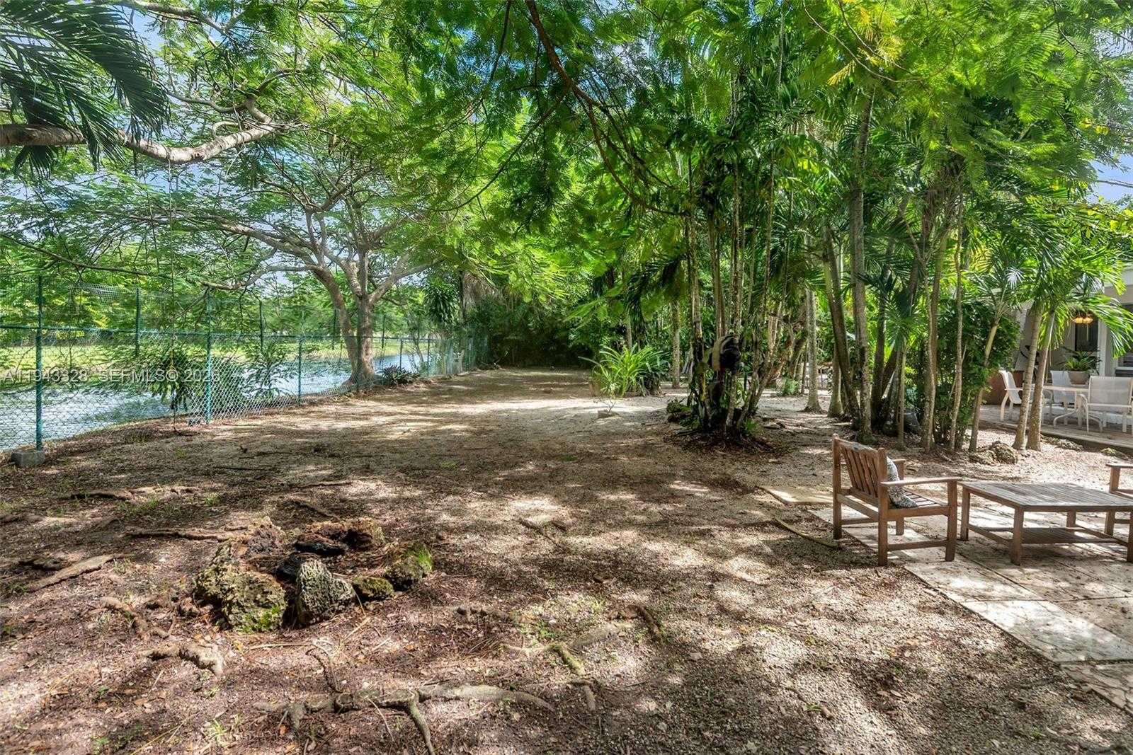 Small Image of 5845 SOUTH WEST 88TH ST, South Miami Number 27