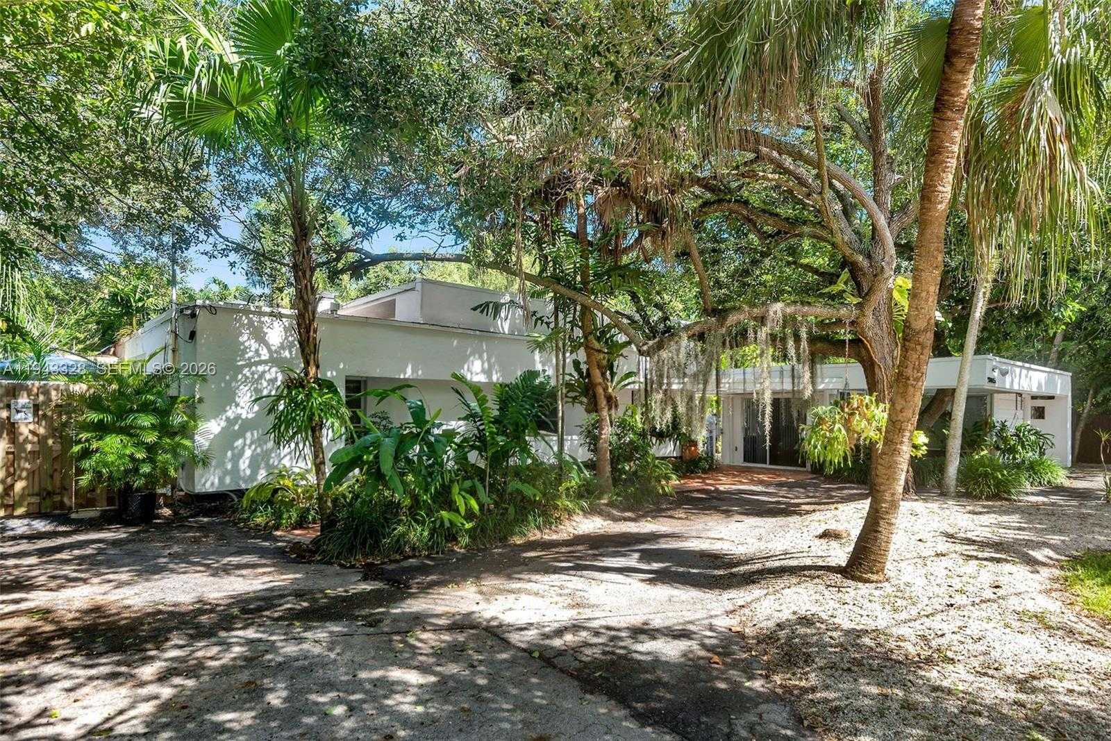 Small Image of 5845 SOUTH WEST 88TH ST, South Miami Number 3
