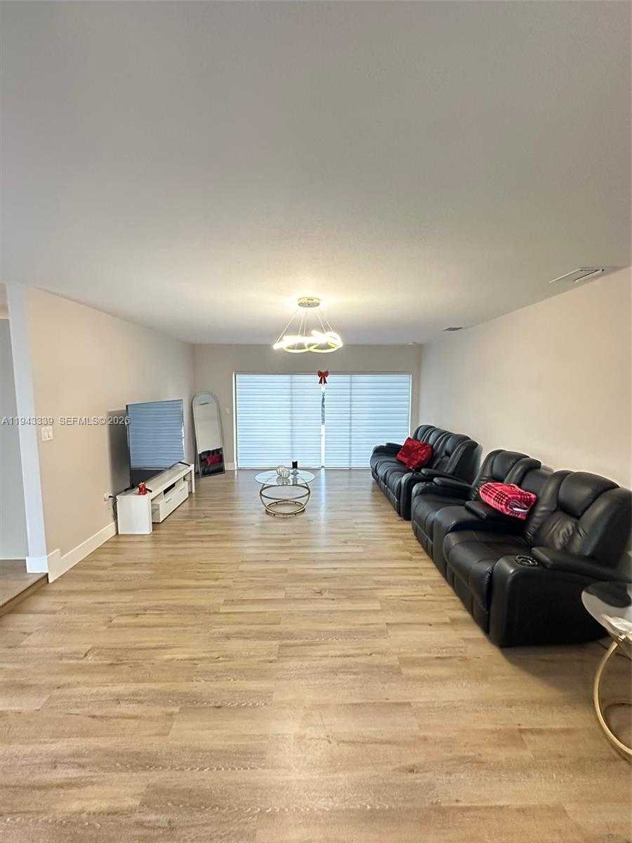 Small Image of 6729 PETUNIA DR #6729, Miramar Number 4