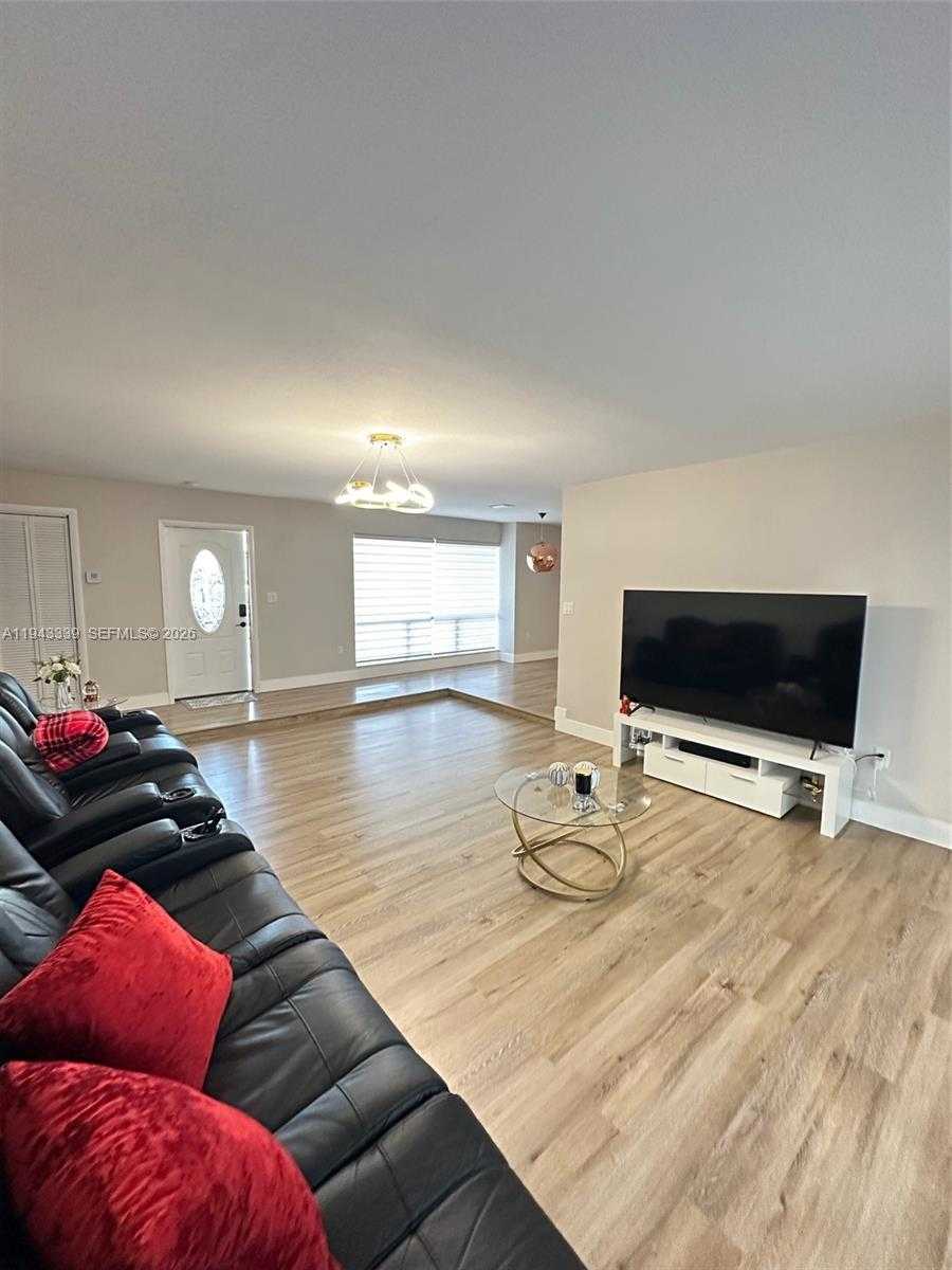 Small Image of 6729 PETUNIA DR #6729, Miramar Number 5