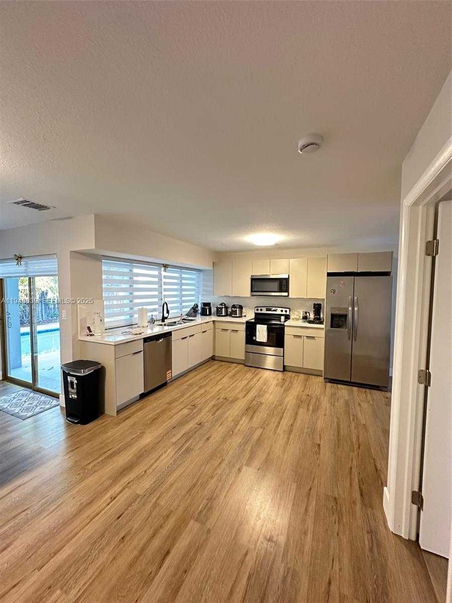 Small Image of 6729 PETUNIA DR #6729, Miramar Number 8