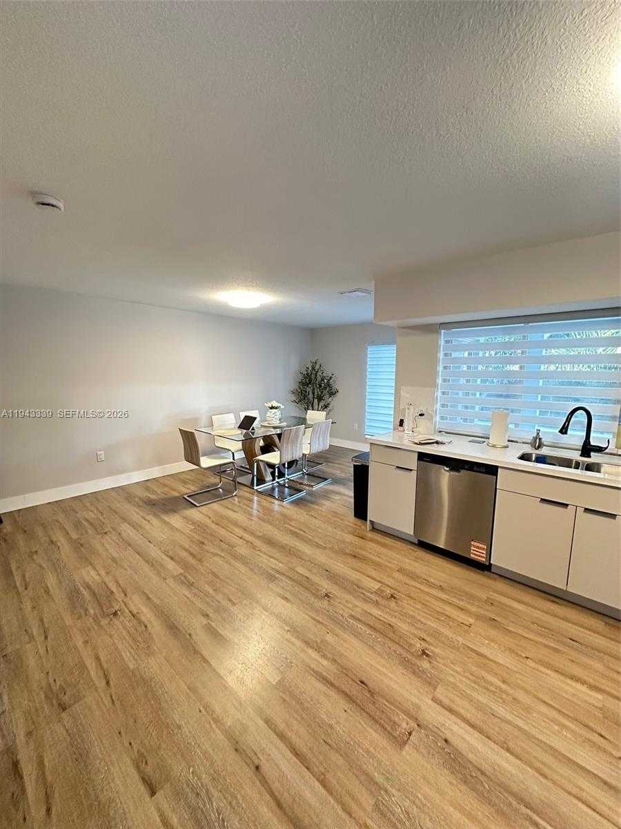 Small Image of 6729 PETUNIA DR #6729, Miramar Number 9