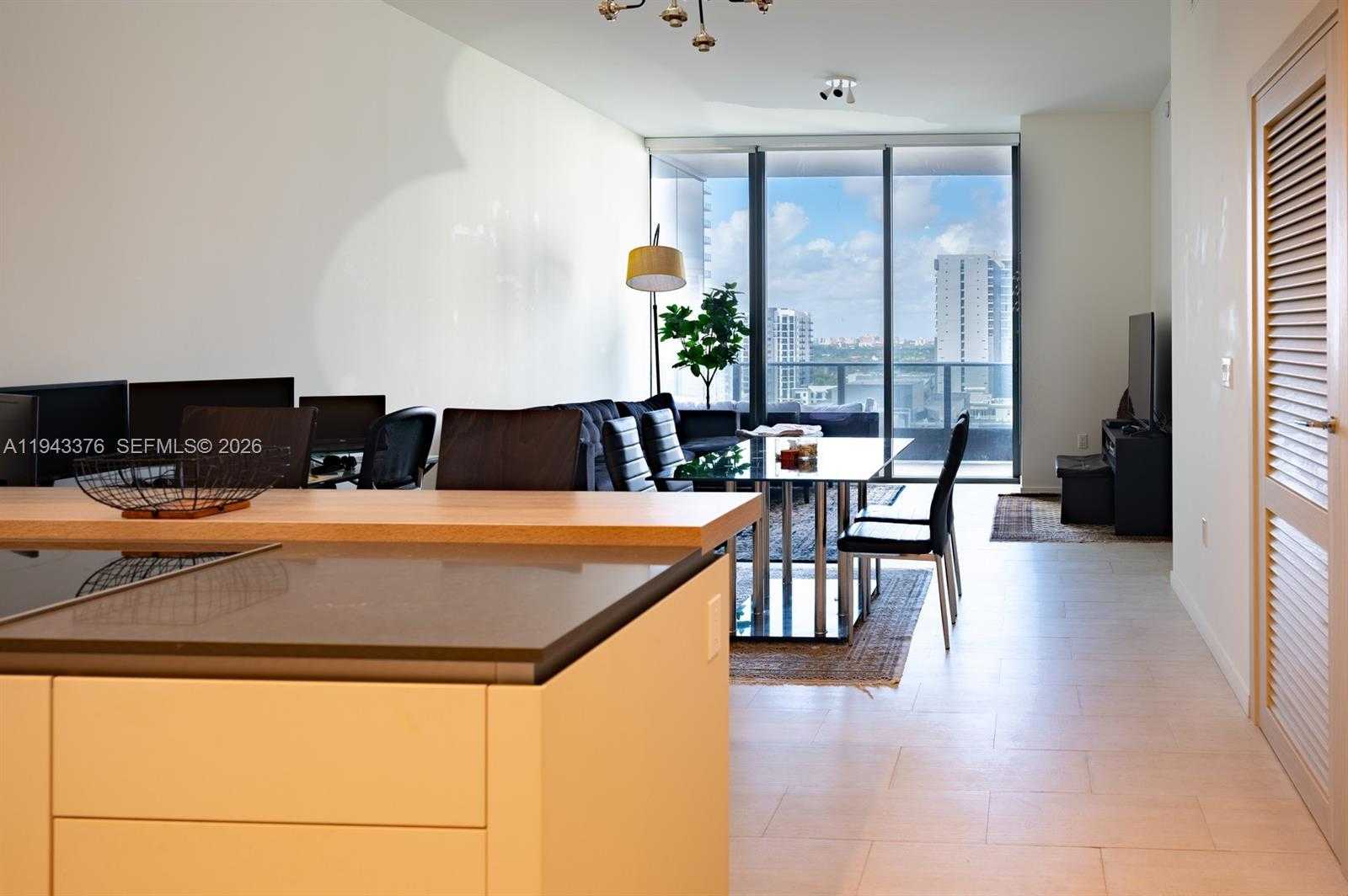 Small Image of 1000 BRICKELL PLZ #1806, Miami Number 11