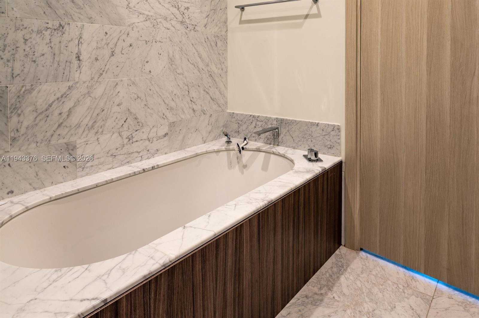 Small Image of 1000 BRICKELL PLZ #1806, Miami Number 27