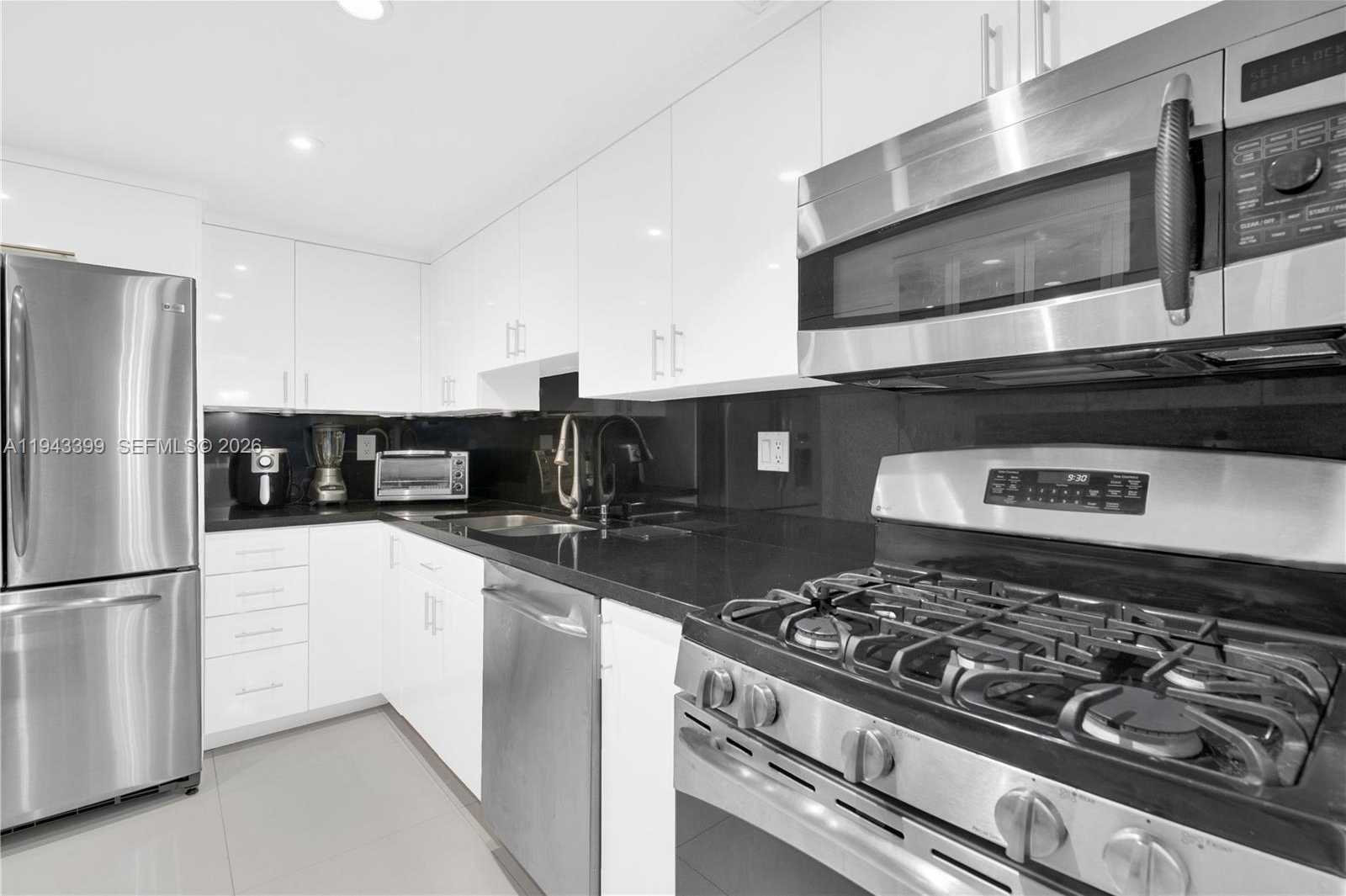 Small Image of 3140 SOUTH OCEAN DR #1211, Hallandale Beach Number 8