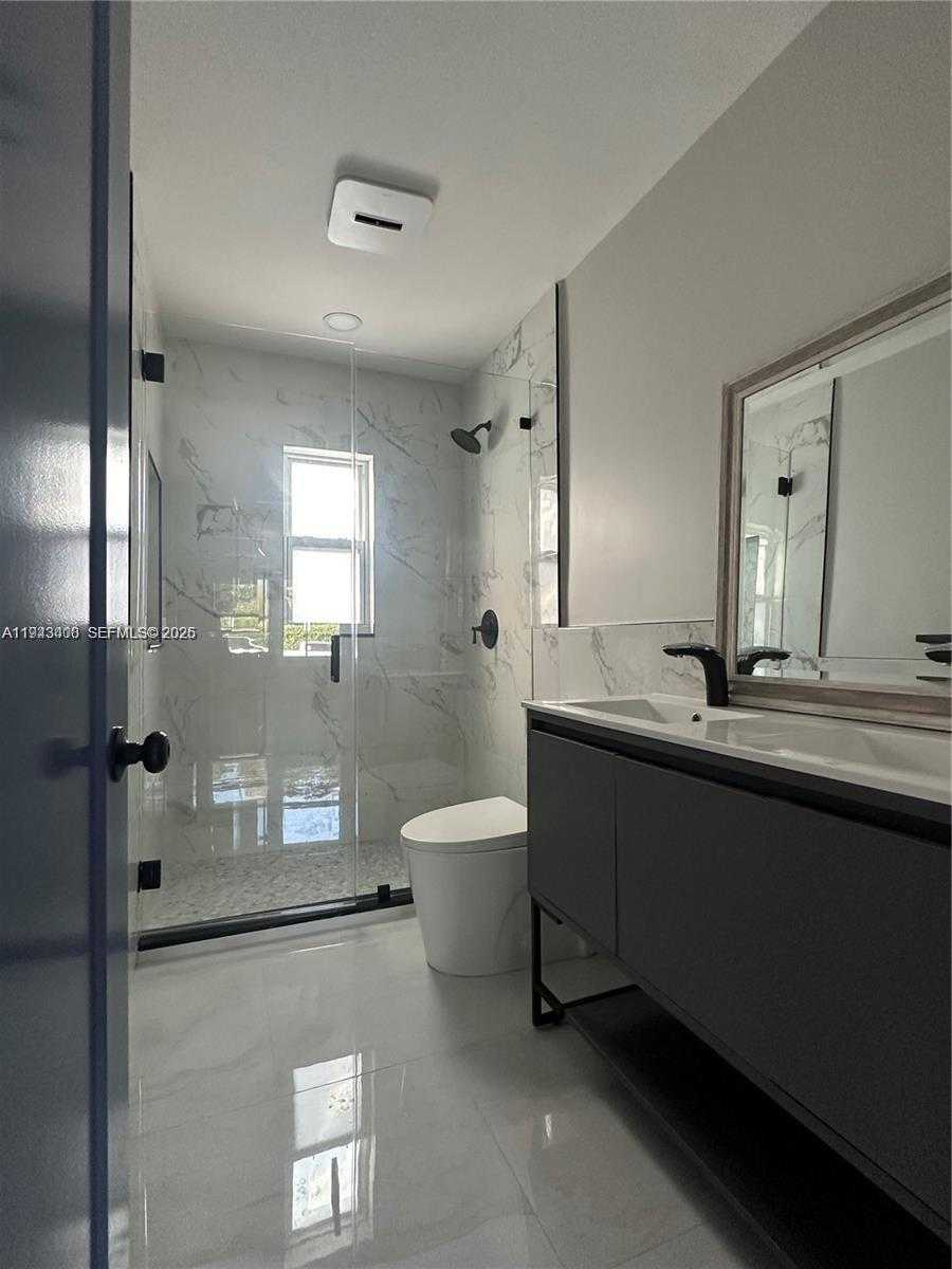 Small Image of 510 BOABADILLA ST, Coral Gables Number 14