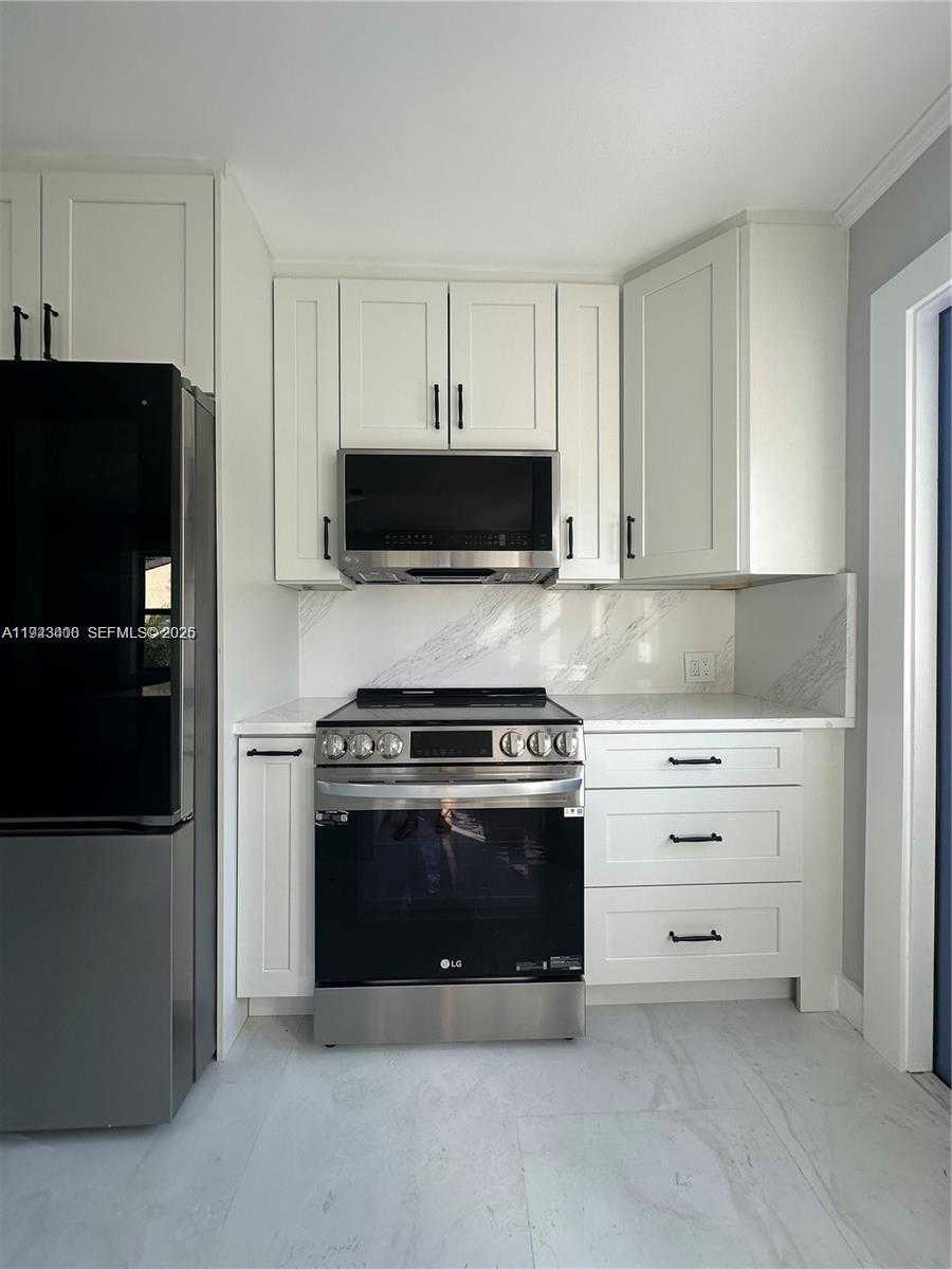 Small Image of 510 BOABADILLA ST, Coral Gables Number 18