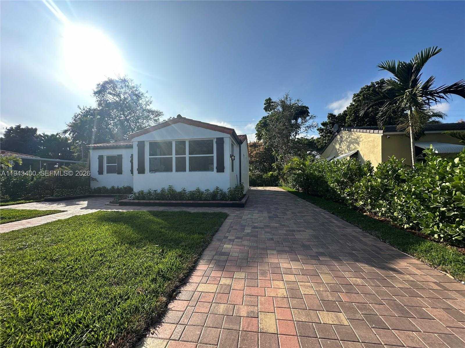 Small Image of 510 BOABADILLA ST, Coral Gables Number 2