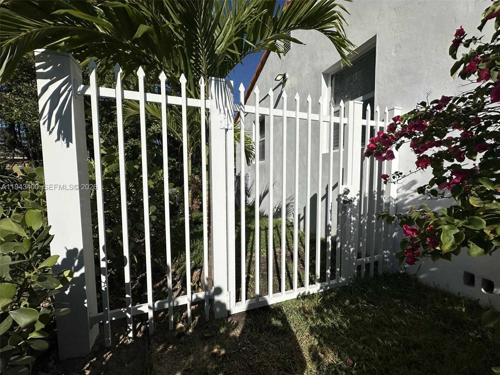 Small Image of 510 BOABADILLA ST, Coral Gables Number 3