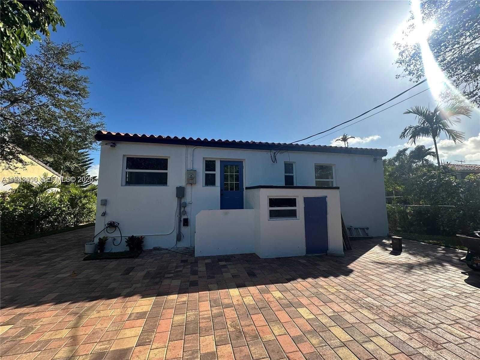 Small Image of 510 BOABADILLA ST, Coral Gables Number 7