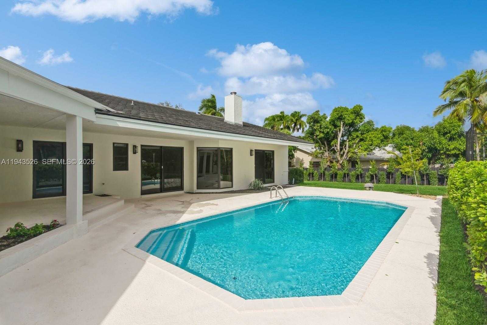 Small Image of 15405 SOUTH WEST 73RD CT, Palmetto Bay Number 28