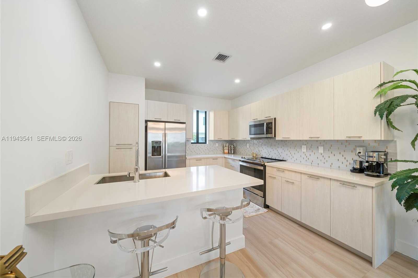 Small Image of 4648 NORTH WEST 83RD AVE #4648, Doral Number 11