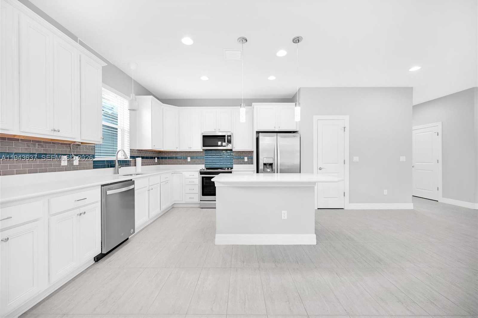 Small Image of 964 BANYAN DR, Hollywood Number 13