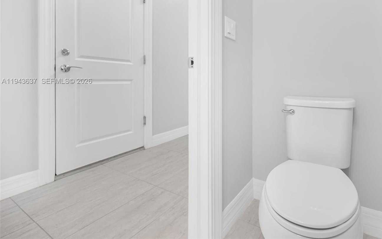 Small Image of 964 BANYAN DR, Hollywood Number 20