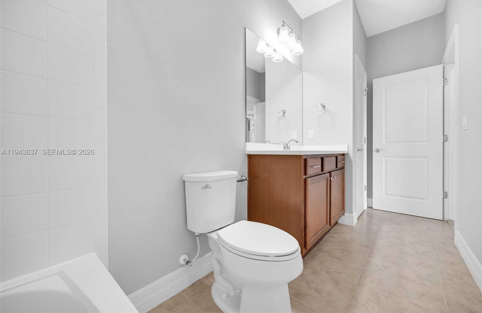 Small Image of 964 BANYAN DR, Hollywood Number 26