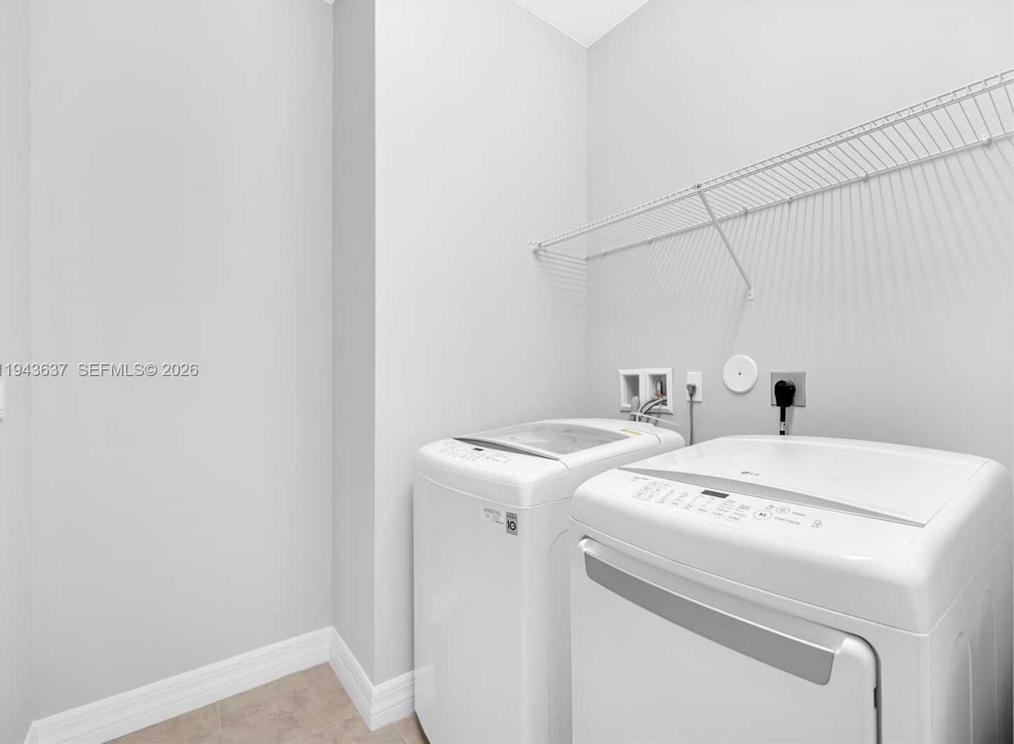 Small Image of 964 BANYAN DR, Hollywood Number 31