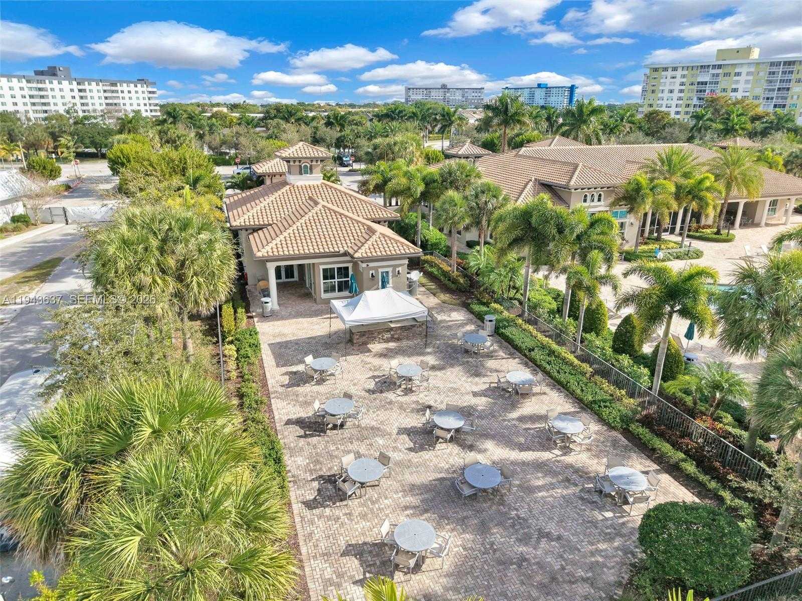 Small Image of 964 BANYAN DR, Hollywood Number 68