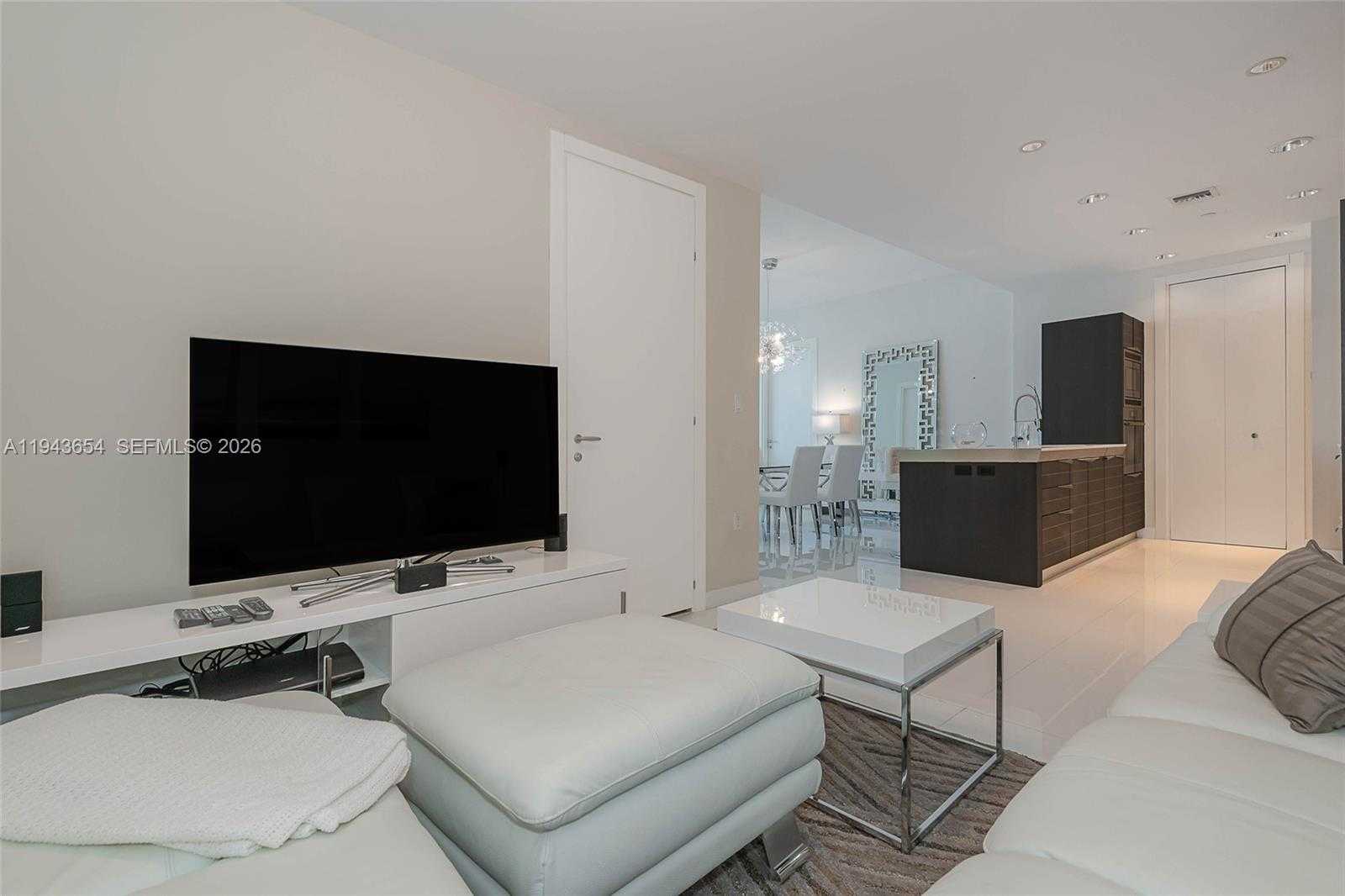 Small Image of 200 BISCAYNE BOULEVARD WAY #5109, Miami Number 13