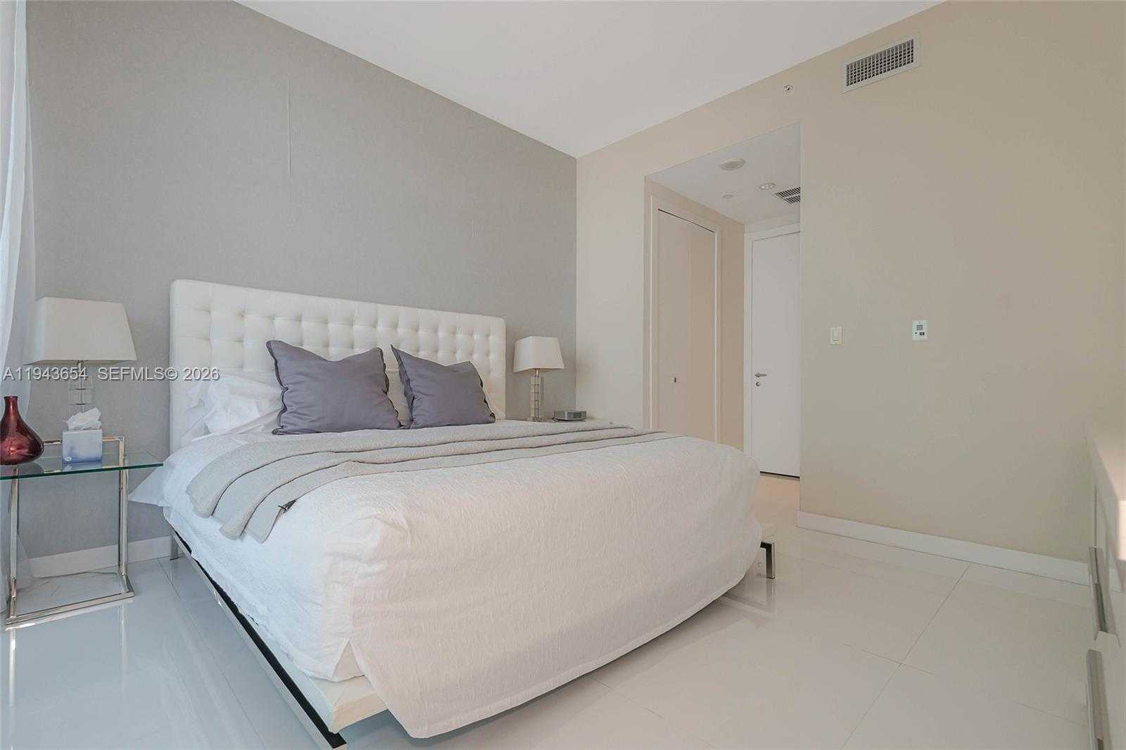 Small Image of 200 BISCAYNE BOULEVARD WAY #5109, Miami Number 18