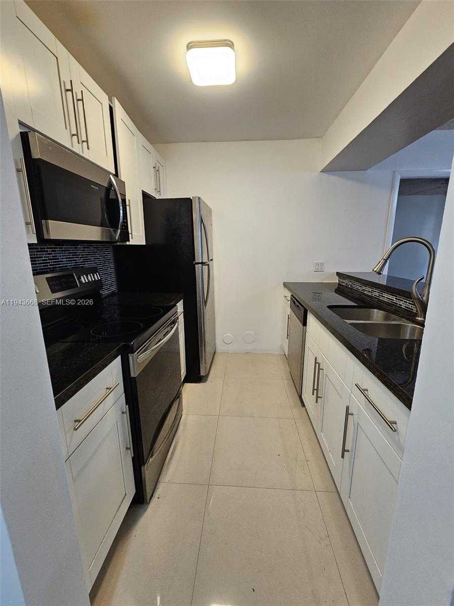 Small Image of 8180 GENEVA CT #430, Doral Number 2