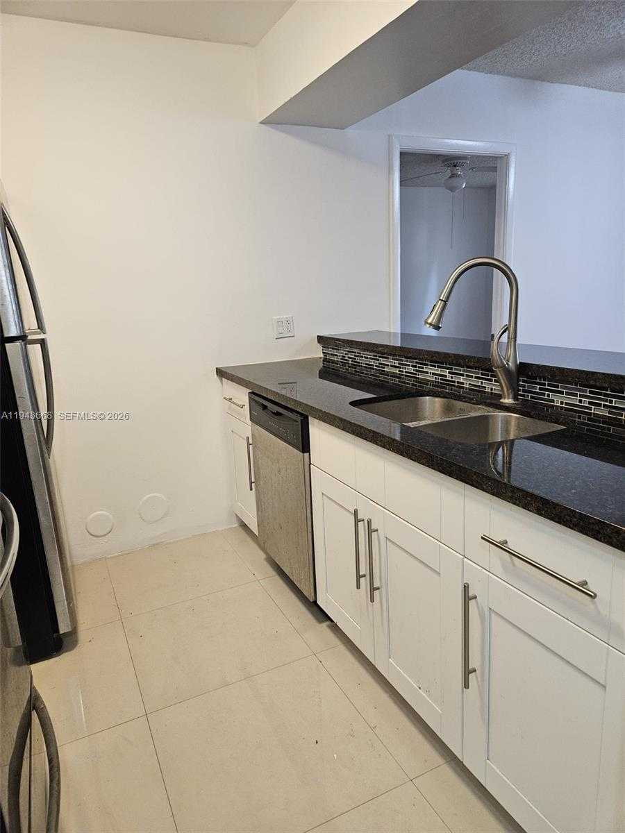 Small Image of 8180 GENEVA CT #430, Doral Number 3