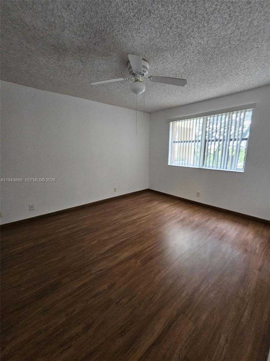 Small Image of 8180 GENEVA CT #430, Doral Number 6