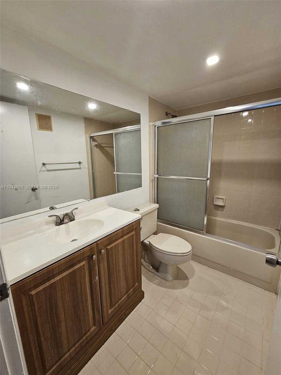 Small Image of 8180 GENEVA CT #430, Doral Number 7