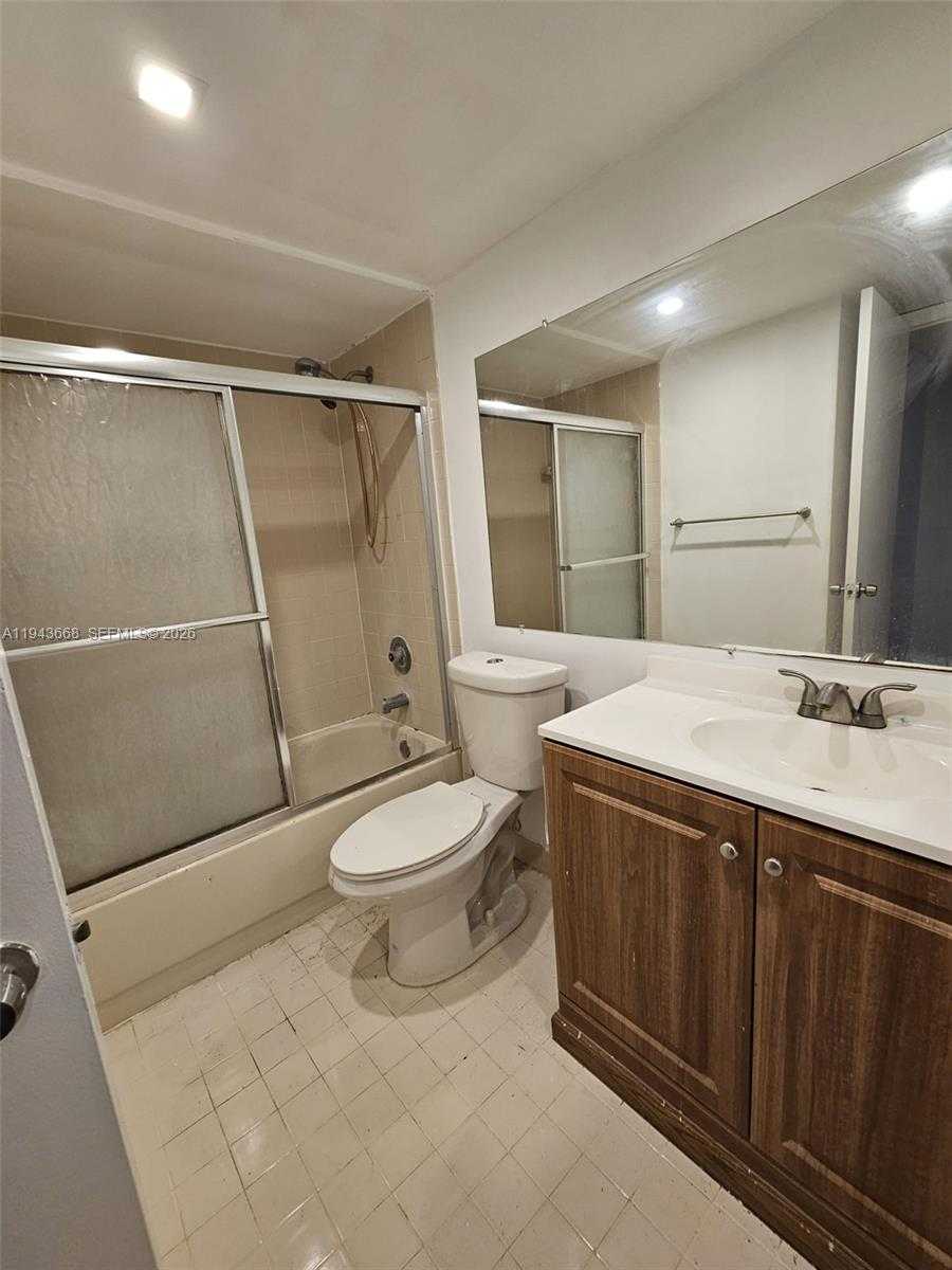 Small Image of 8180 GENEVA CT #430, Doral Number 8