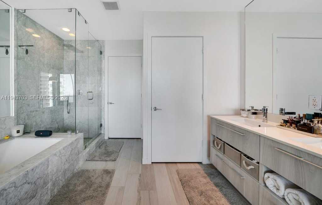 Small Image of Miami Number 10