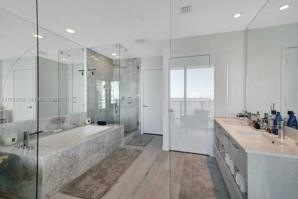 Small Image of Miami Number 11