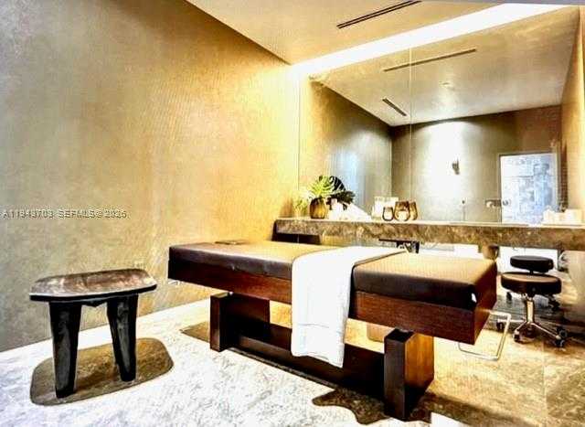 Small Image of Miami Number 19