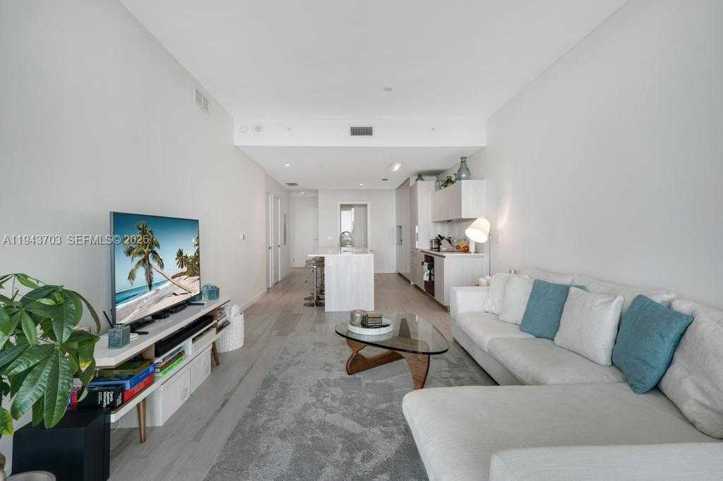 Small Image of Miami Number 7