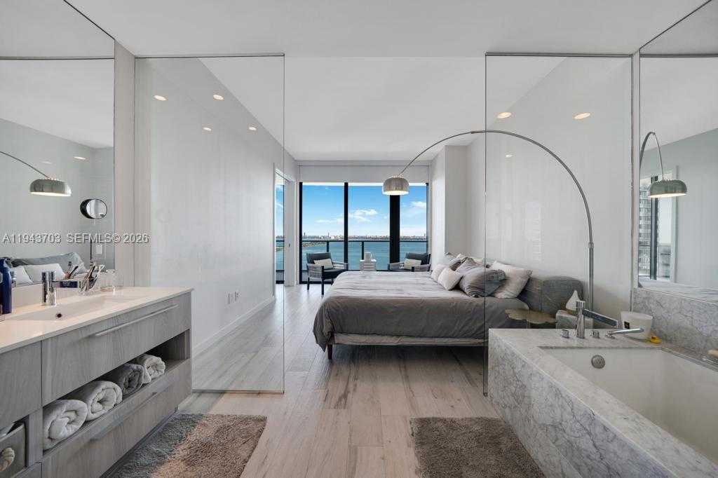 Small Image of Miami Number 8