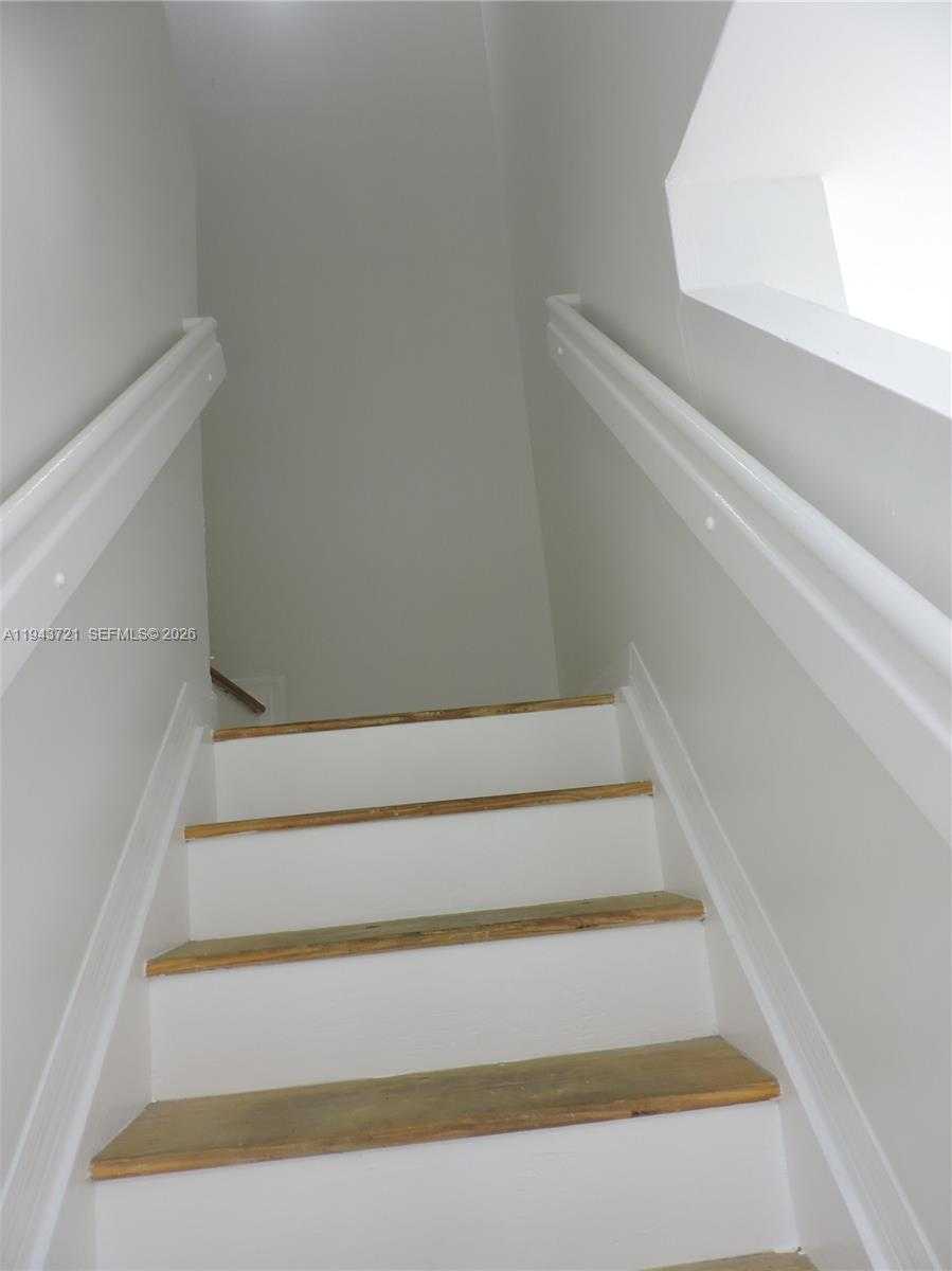 Small Image of 17975 SOUTH WEST 140TH CT #17975, Miami Number 20