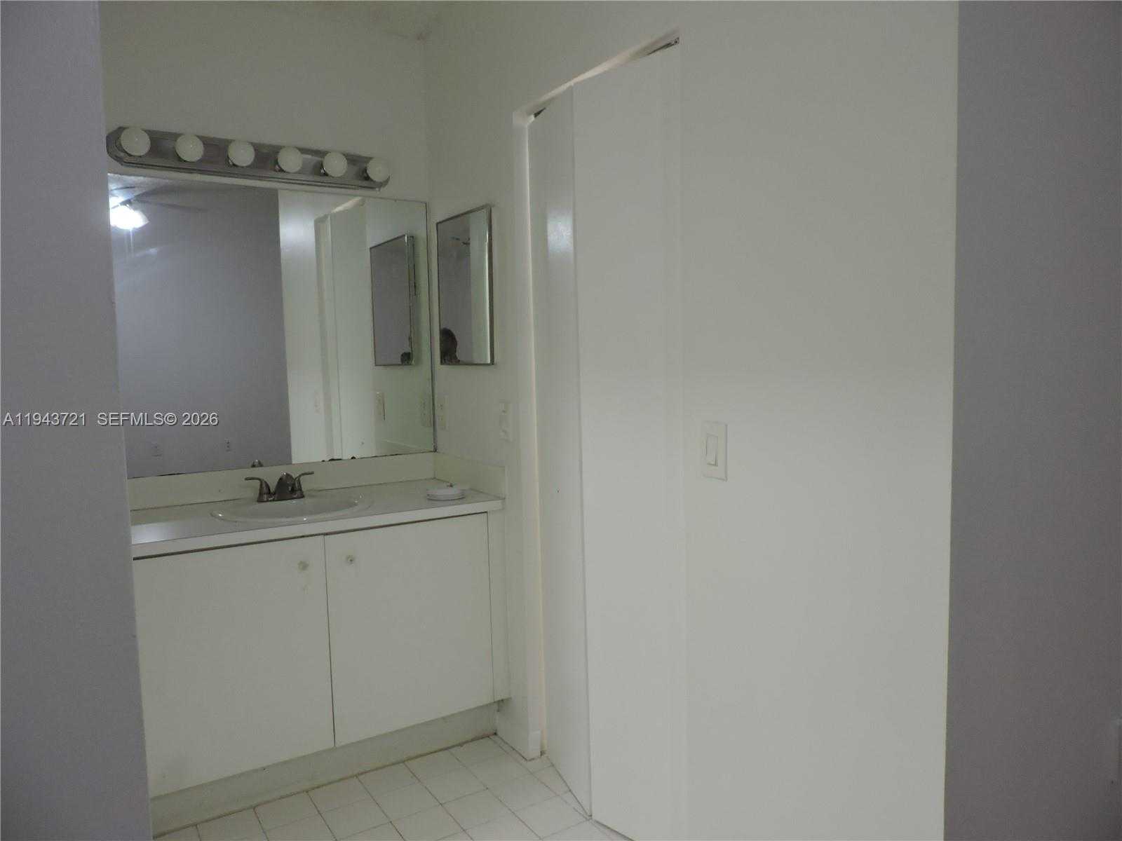 Small Image of 17975 SOUTH WEST 140TH CT #17975, Miami Number 22
