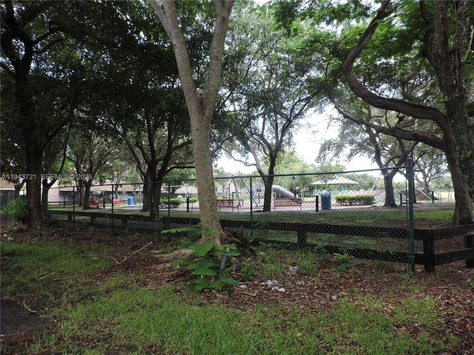 Small Image of 17975 SOUTH WEST 140TH CT #17975, Miami Number 4