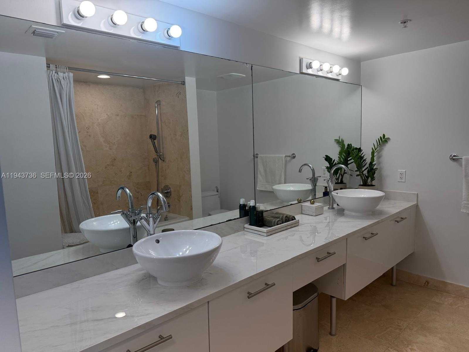 Small Image of 41 SOUTH EAST 5TH ST #2010, Miami Number 24