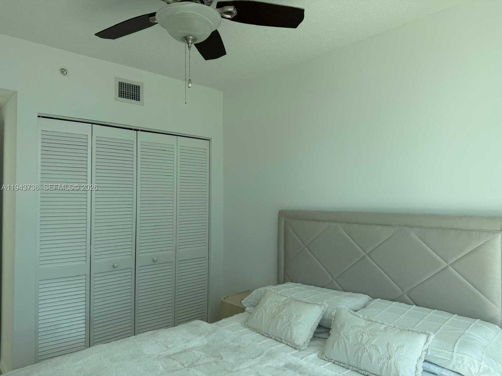 Small Image of 41 SOUTH EAST 5TH ST #2010, Miami Number 3