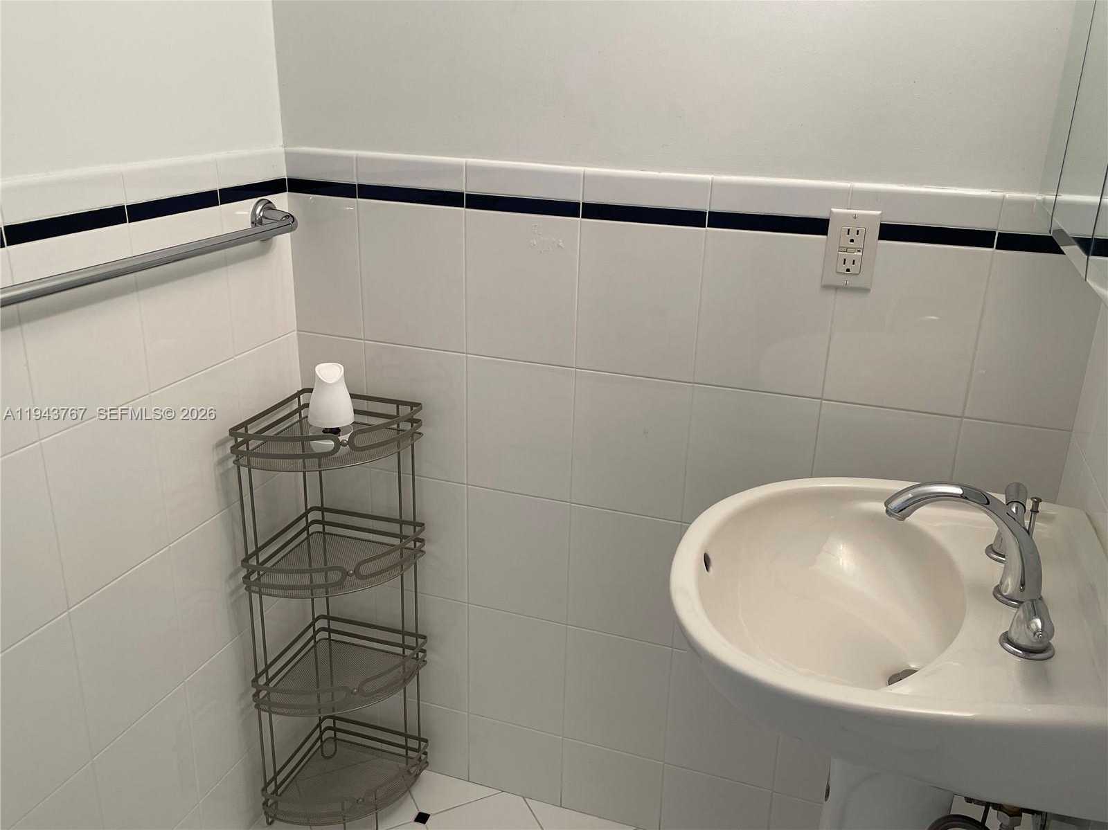 Small Image of 2625 COLLINS AVE #301, Miami Beach Number 31