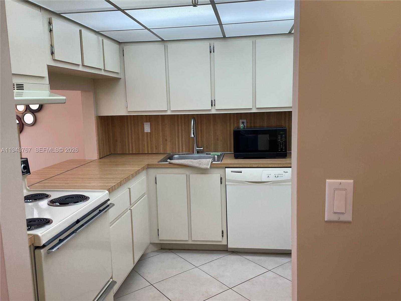 Small Image of 2625 COLLINS AVE #301, Miami Beach Number 33
