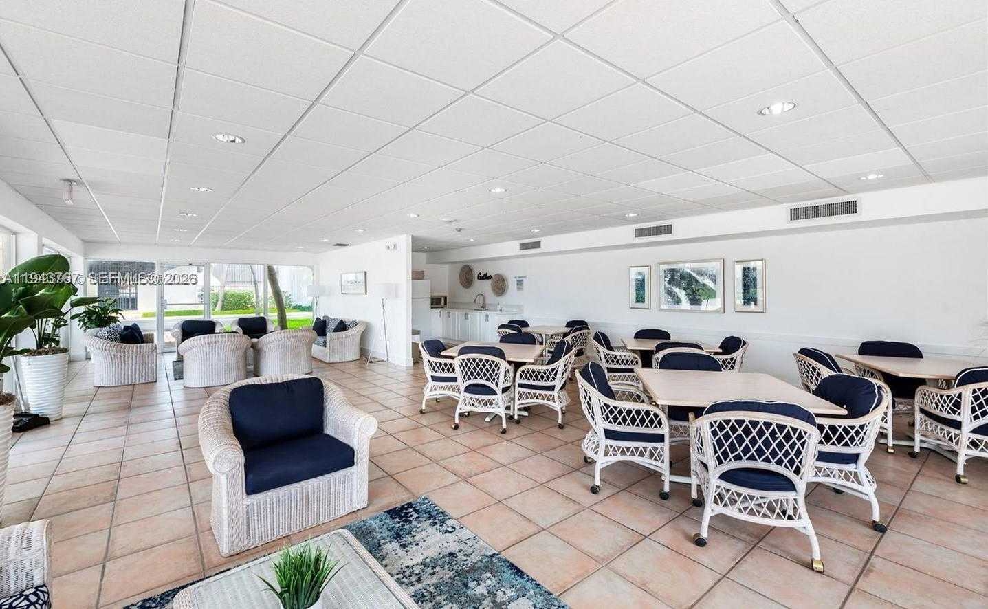 Small Image of 2625 COLLINS AVE #301, Miami Beach Number 4