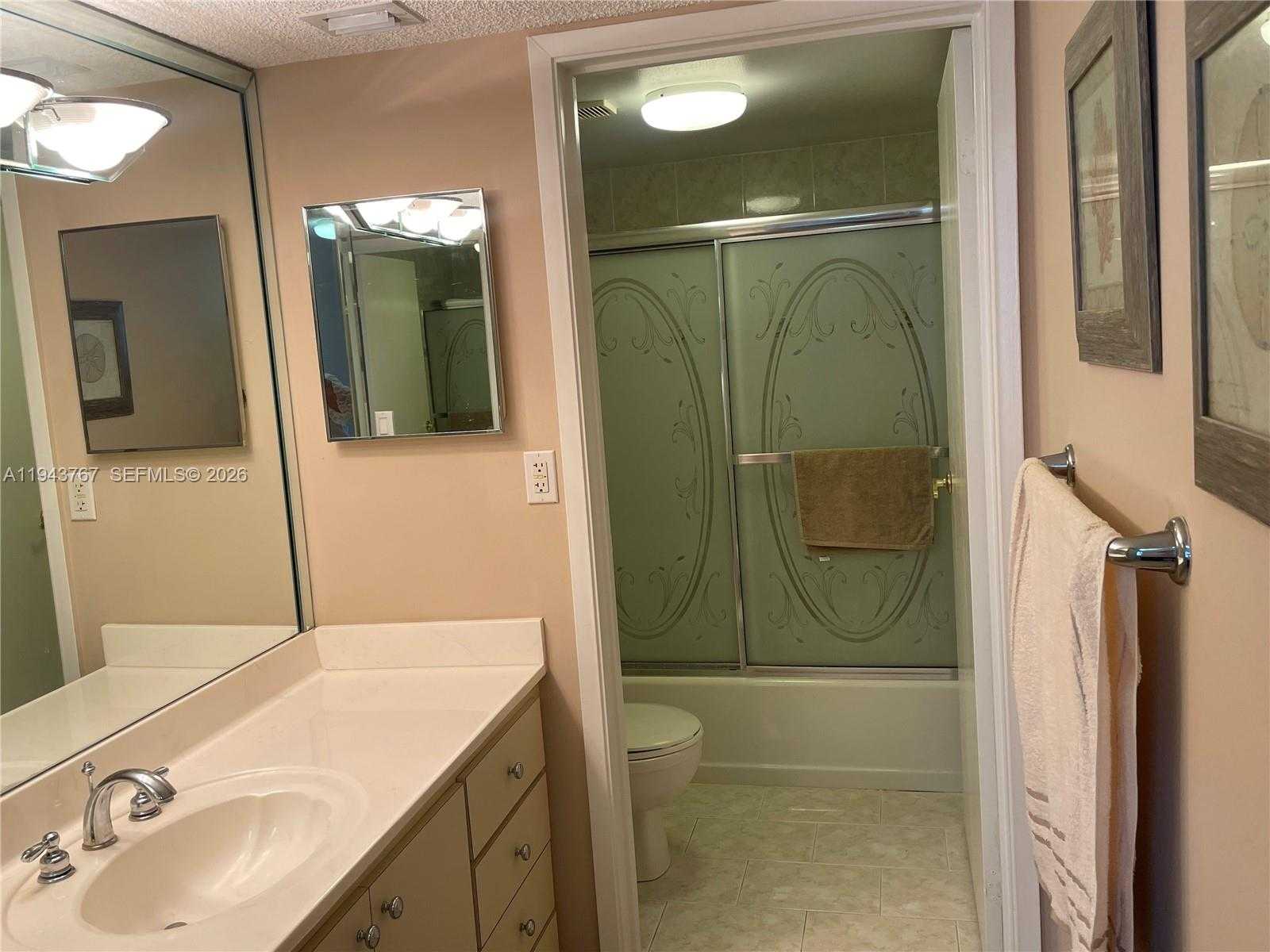 Small Image of 2625 COLLINS AVE #301, Miami Beach Number 48