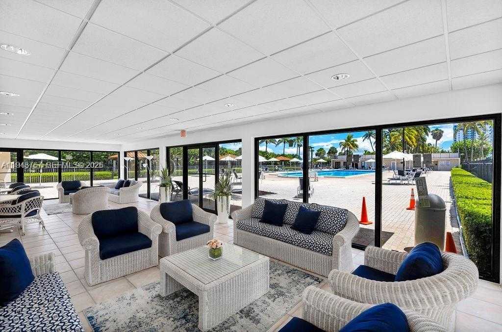 Small Image of 2625 COLLINS AVE #301, Miami Beach Number 5