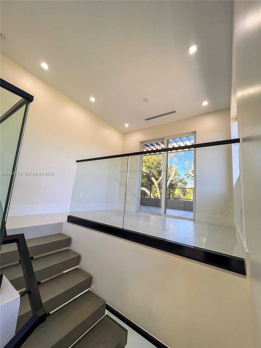 Small Image of 7310 SOUTH WEST 63RD CT #1, South Miami Number 13