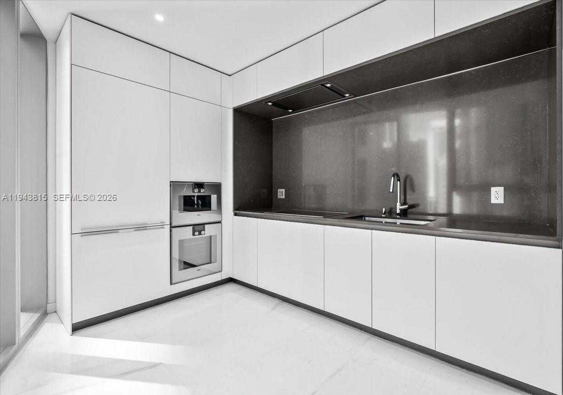 Small Image of 300 BISCAYNE BLVD WAY #1106E, Miami Number 4