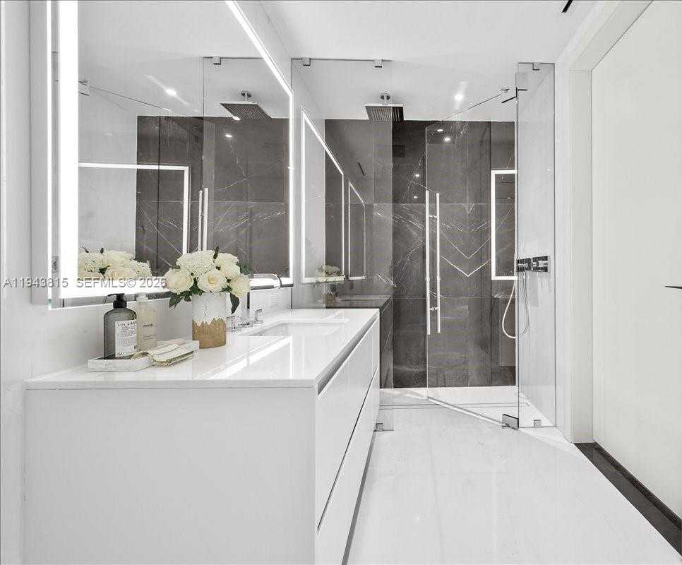 Small Image of 300 BISCAYNE BLVD WAY #1106E, Miami Number 7