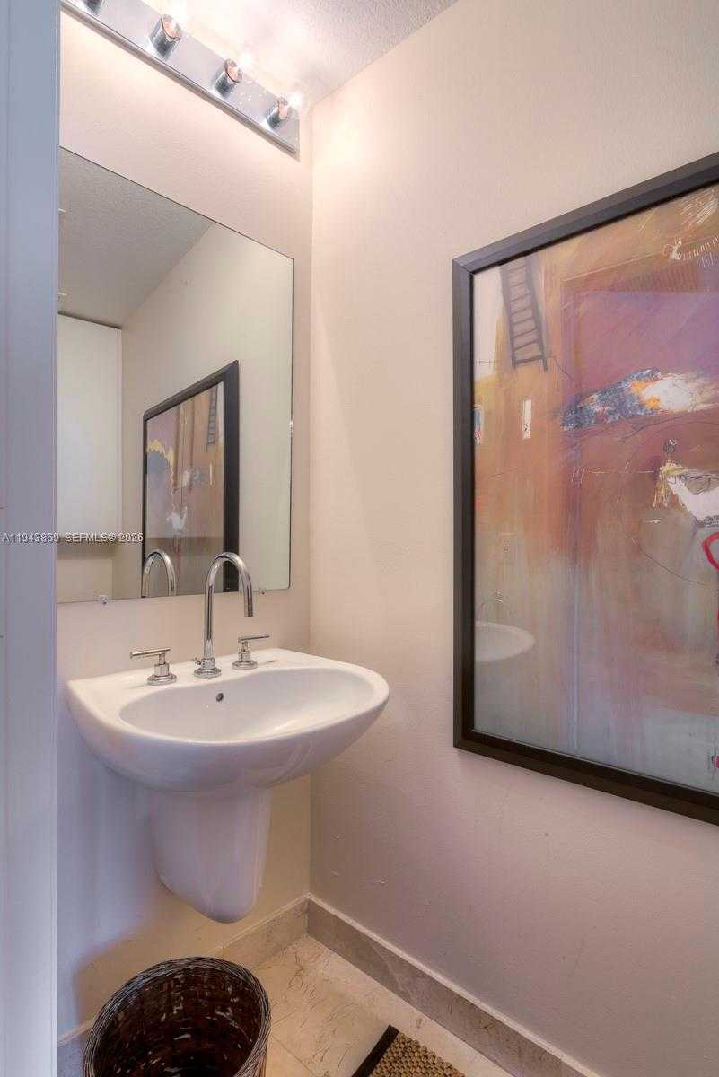 Small Image of 6515 COLLINS AVE #1804, Miami Beach Number 16