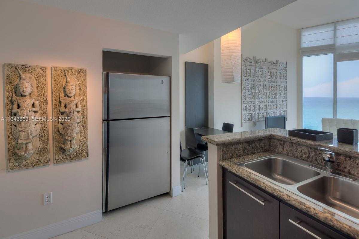 Small Image of 6515 COLLINS AVE #1804, Miami Beach Number 4